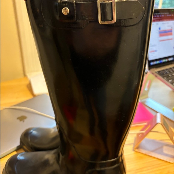 Gently Used Tall Hunter Black Shinny Rain Boots Women’s Size 8/9 - Picture 5 of 9